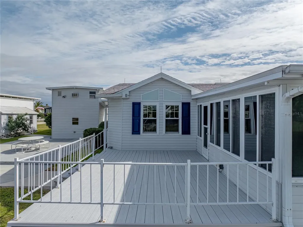 5148 Island View Circle N Polk City FL 33868