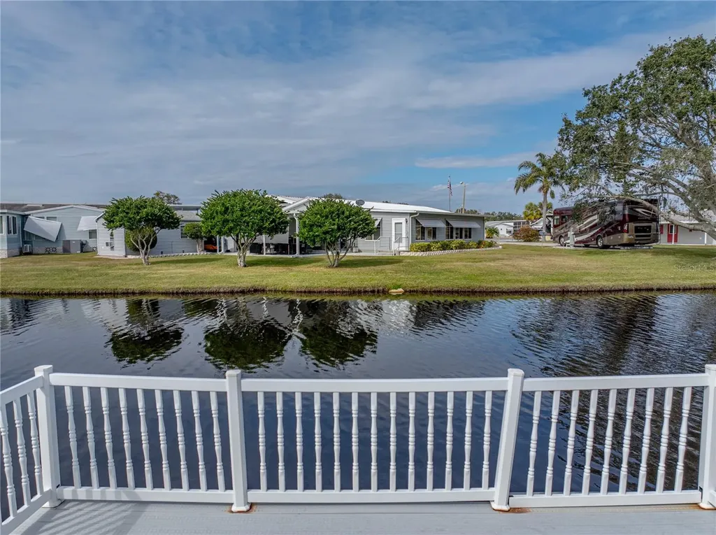 5148 Island View Circle N Polk City FL 33868