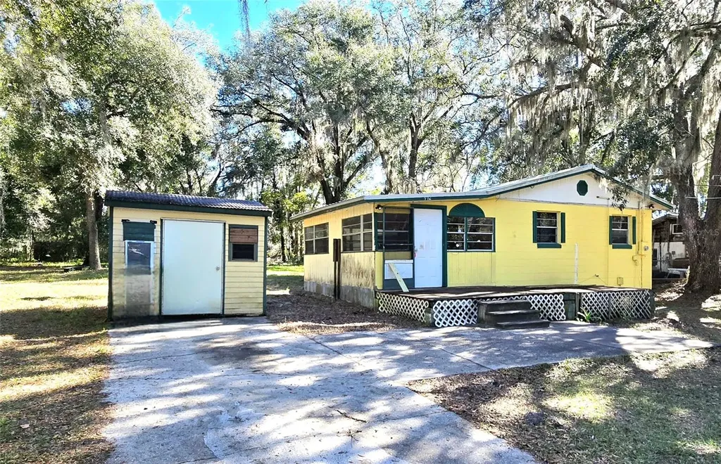 912 Center Street Crescent City FL 32112