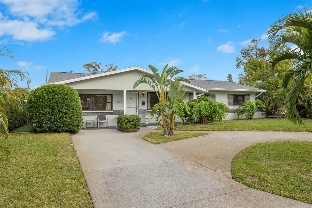 5243 27th Avenue N St Petersburg FL 33710