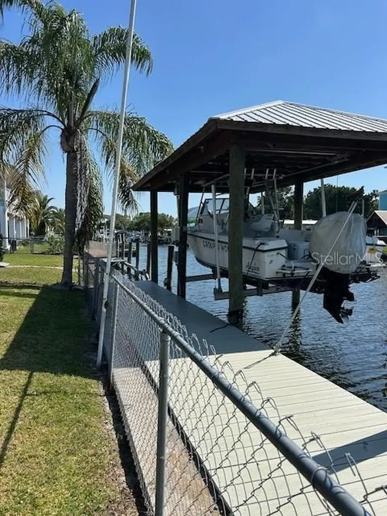 2750 N Comanche Point Crystal River FL 34429