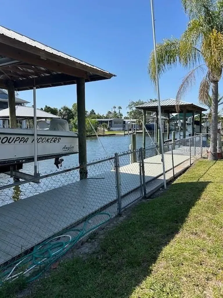 2750 N Comanche Point Crystal River FL 34429