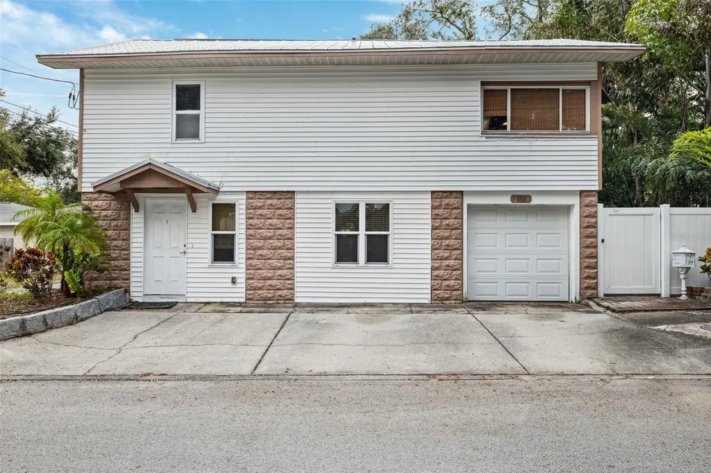 832 13th Avenue N St Petersburg FL 33701