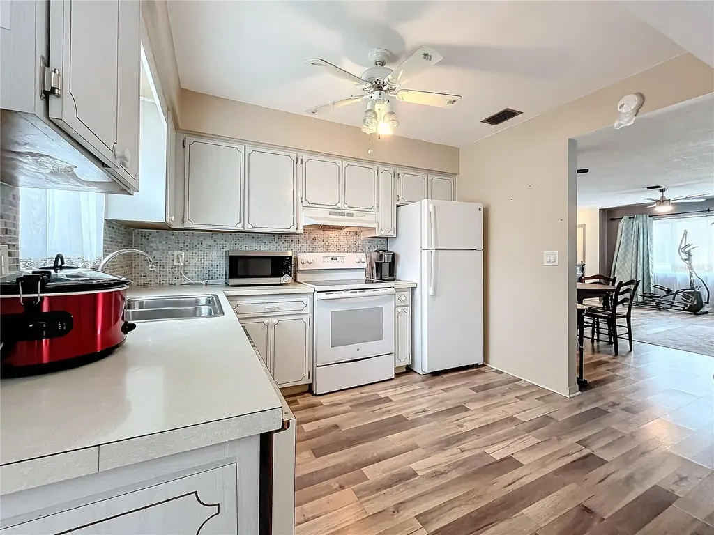8330 Vendome Boulevard N Pinellas Park FL 33781