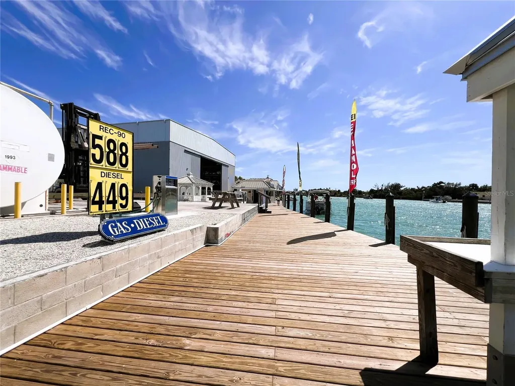 100 Circuit Road Nokomis FL 34275