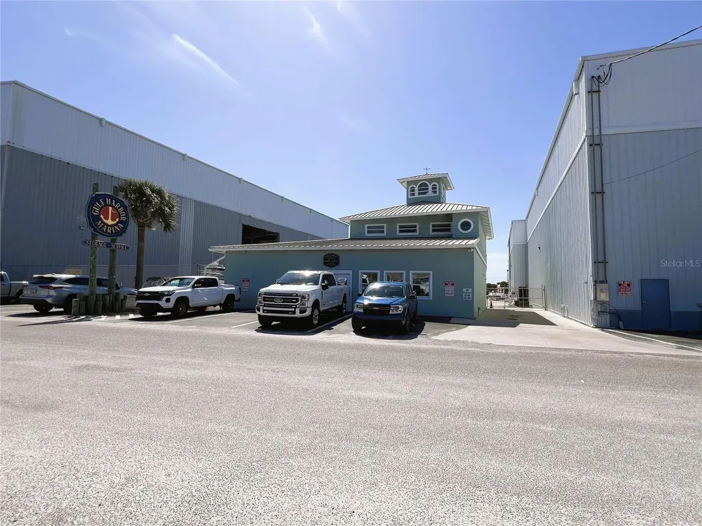 100 Circuit Road Nokomis FL 34275
