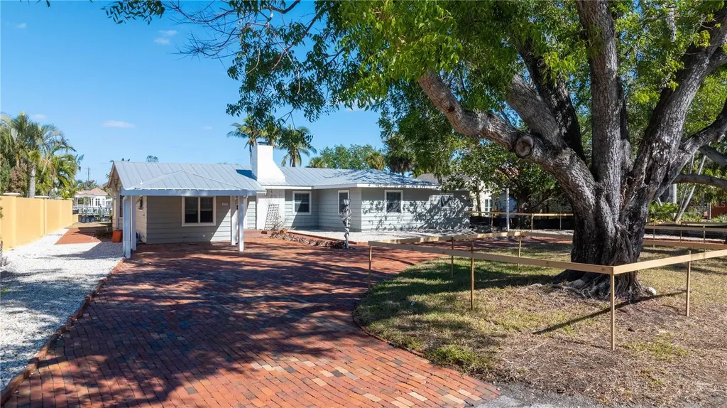 527 Freeling Drive Sarasota FL 34242