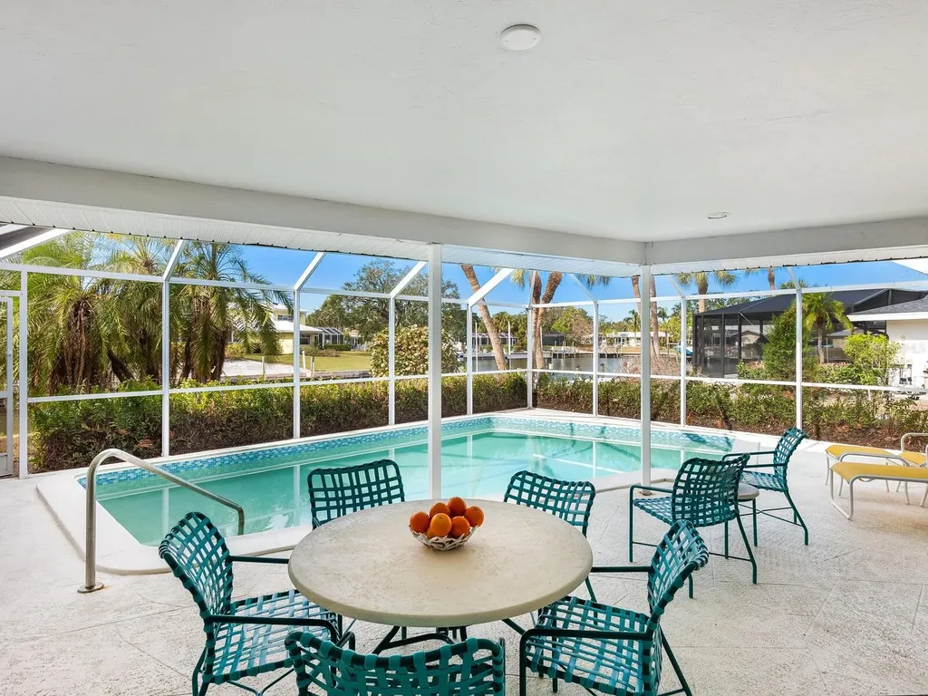 5560 Shadow Lawn Drive Sarasota FL 34242