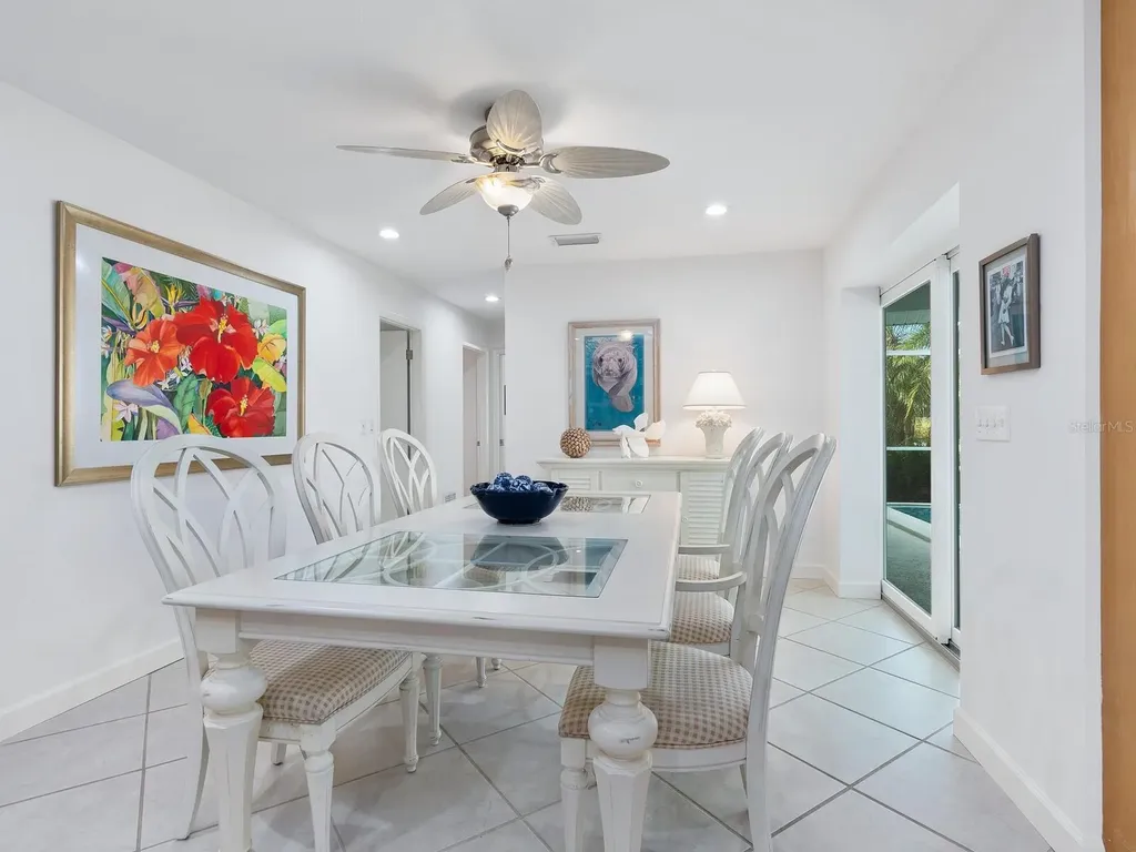5560 Shadow Lawn Drive Sarasota FL 34242