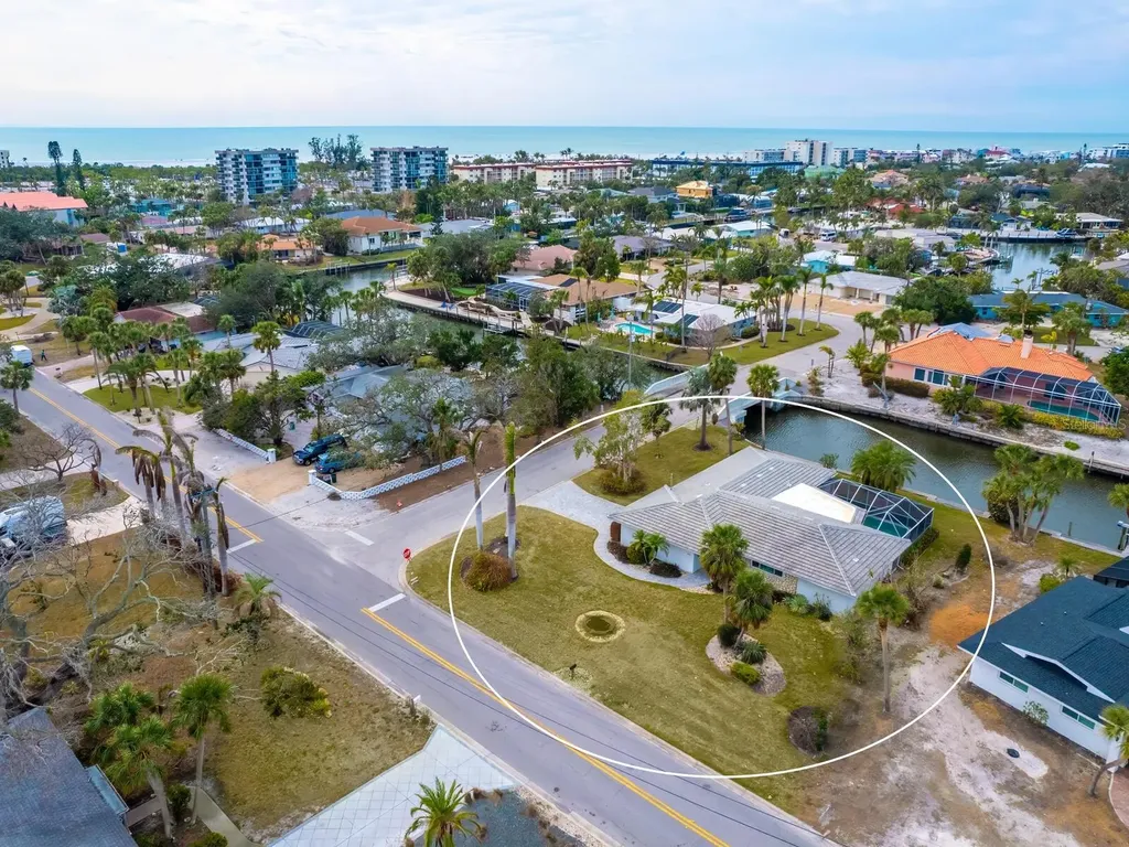 5560 Shadow Lawn Drive Sarasota FL 34242