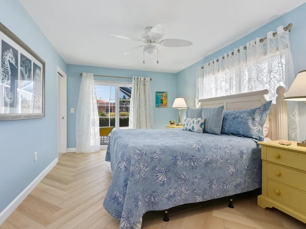 5560 Shadow Lawn Drive Sarasota FL 34242