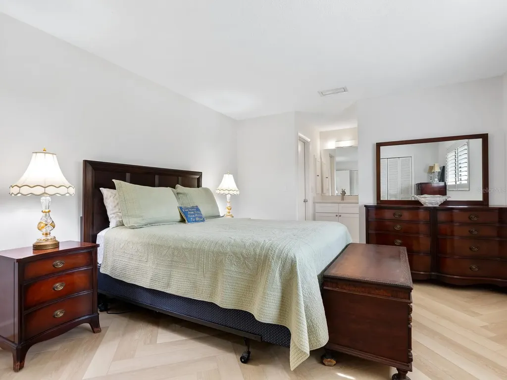 5560 Shadow Lawn Drive Sarasota FL 34242