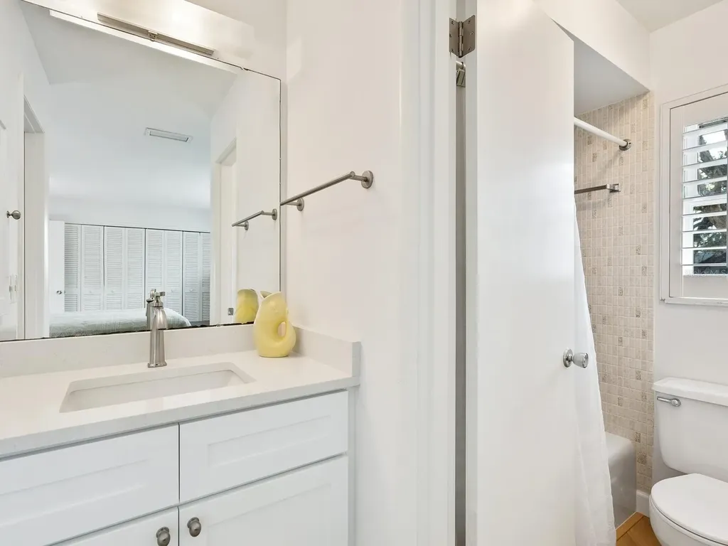 5560 Shadow Lawn Drive Sarasota FL 34242