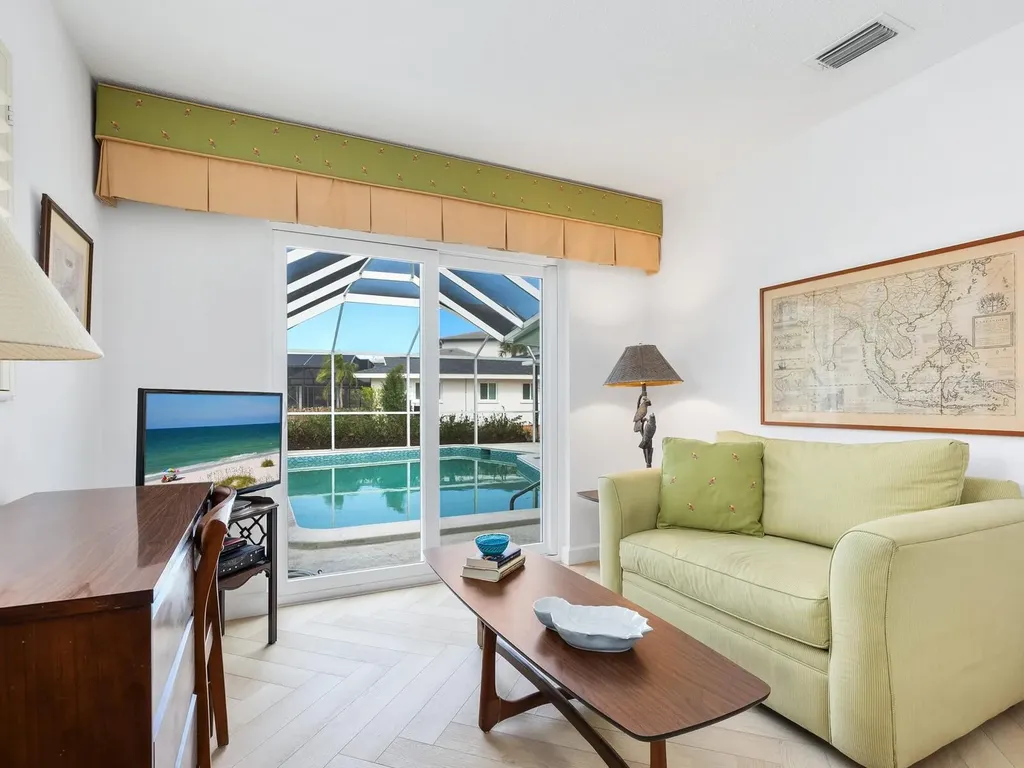5560 Shadow Lawn Drive Sarasota FL 34242
