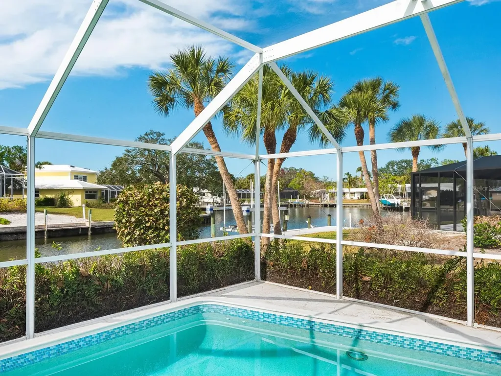 5560 Shadow Lawn Drive Sarasota FL 34242