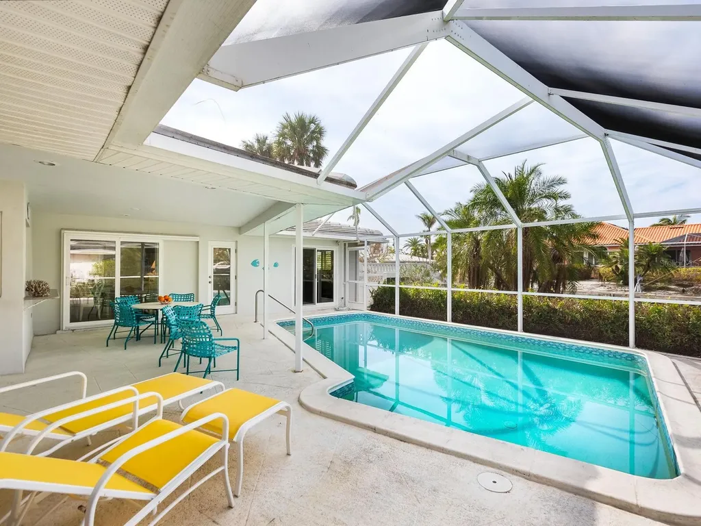 5560 Shadow Lawn Drive Sarasota FL 34242
