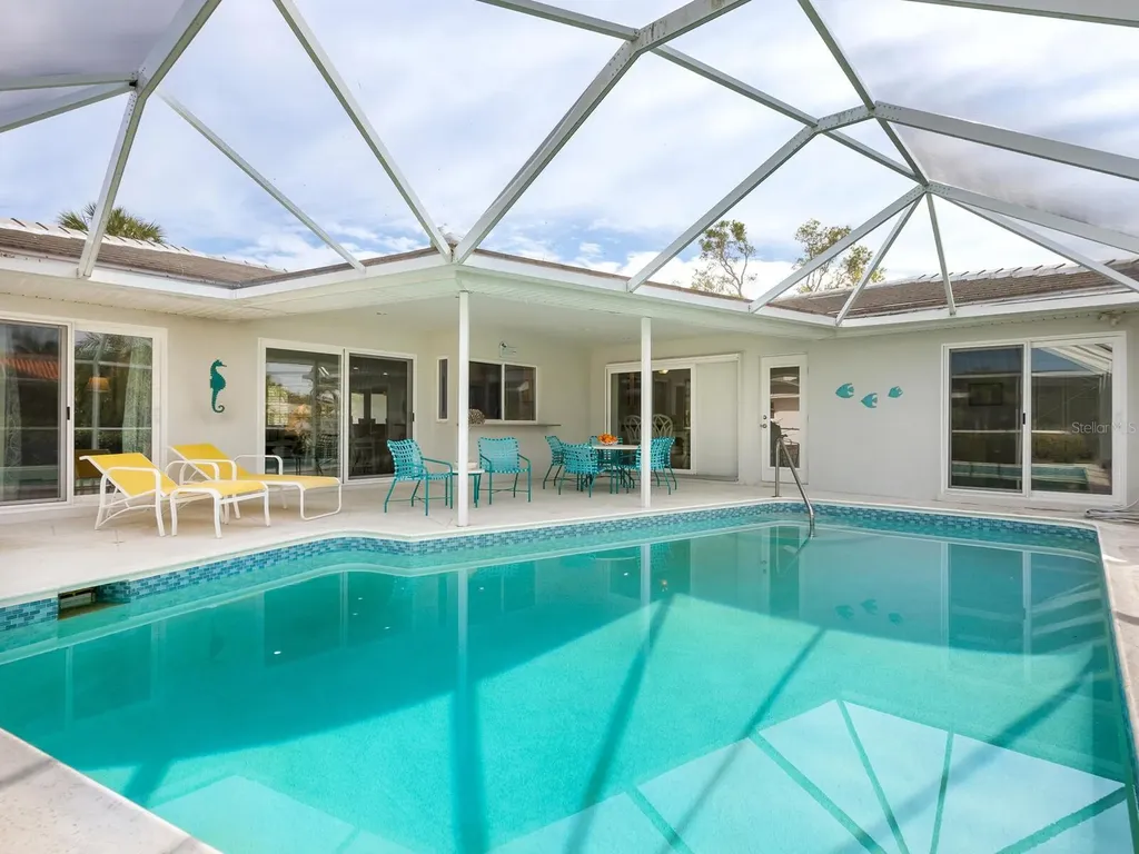 5560 Shadow Lawn Drive Sarasota FL 34242