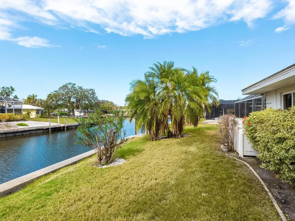 5560 Shadow Lawn Drive Sarasota FL 34242