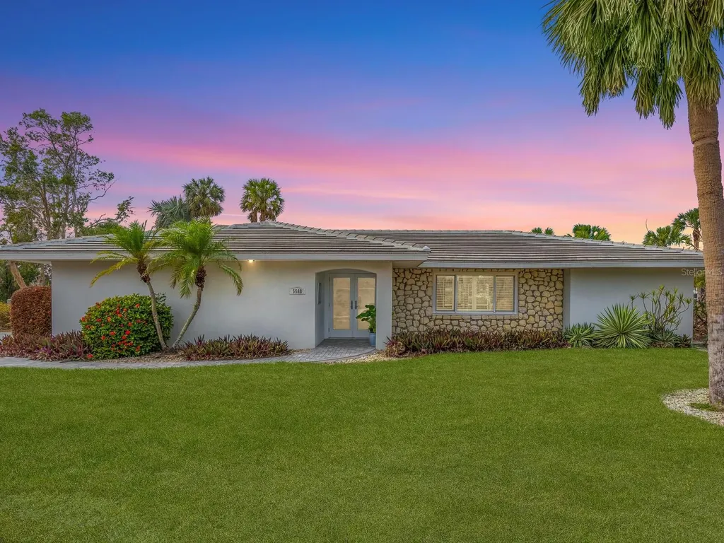 5560 Shadow Lawn Drive Sarasota FL 34242