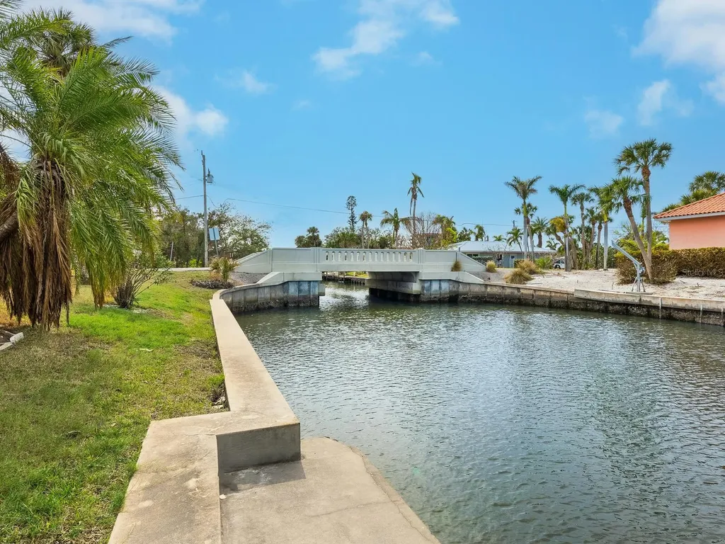 5560 Shadow Lawn Drive Sarasota FL 34242