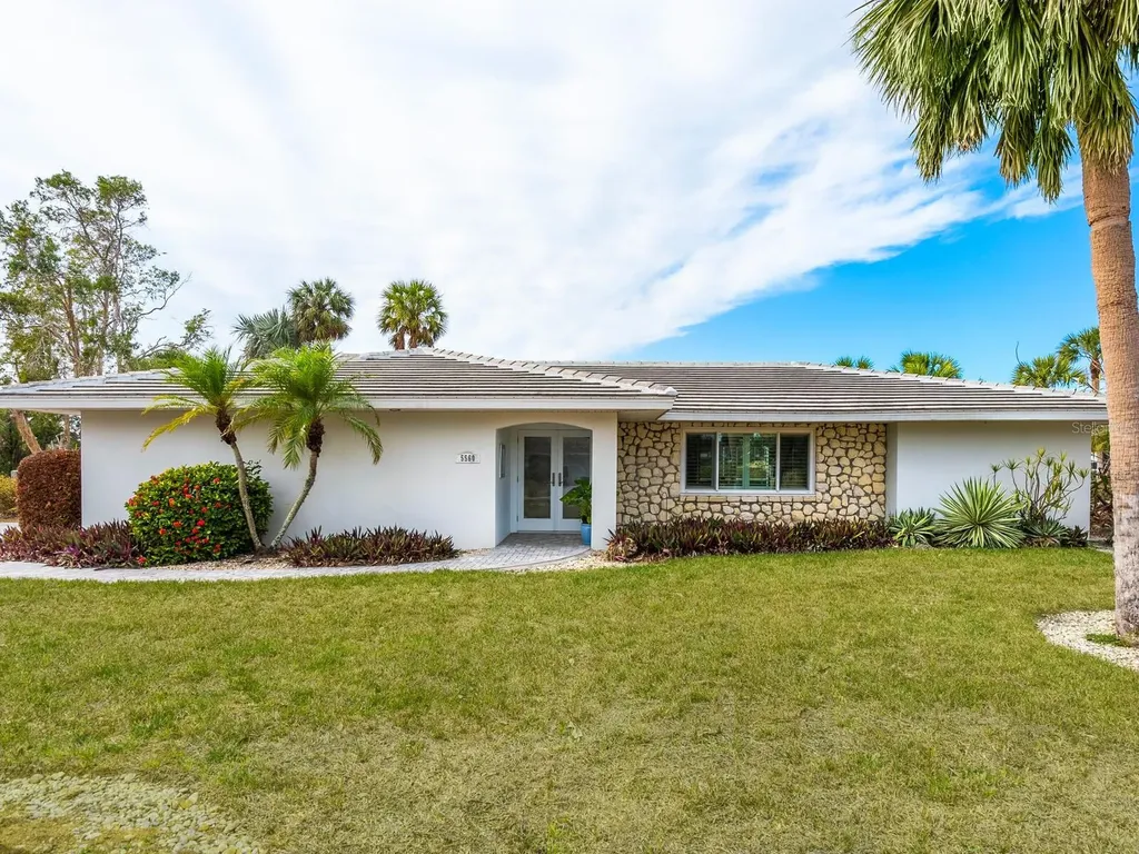 5560 Shadow Lawn Drive Sarasota FL 34242