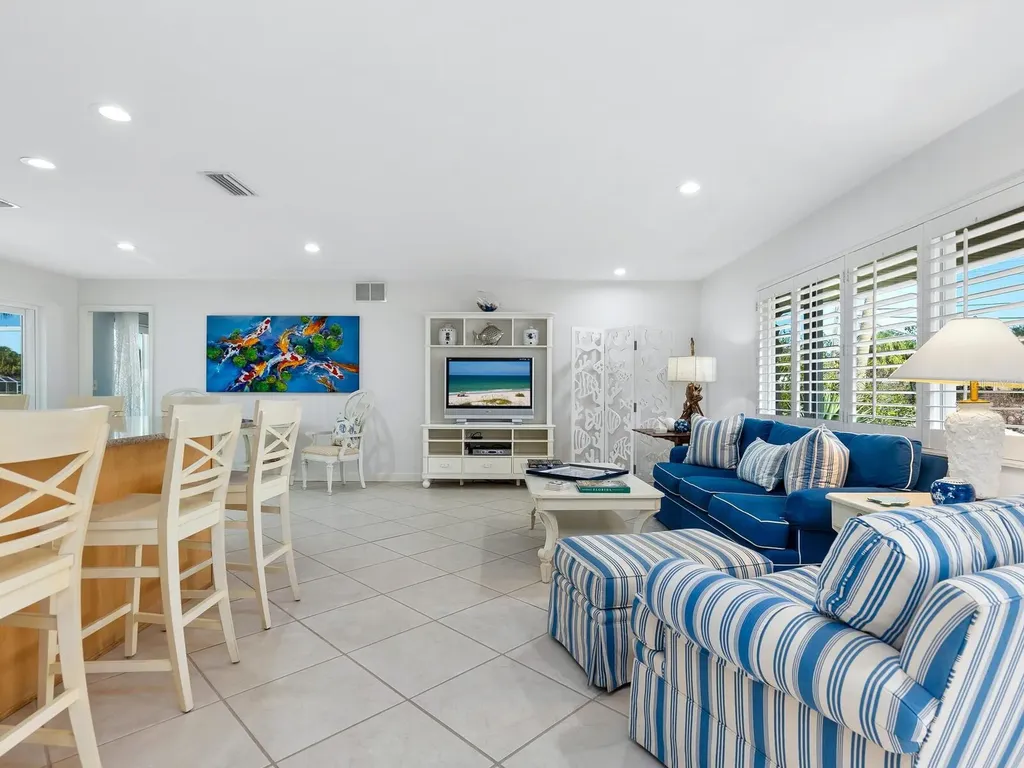 5560 Shadow Lawn Drive Sarasota FL 34242