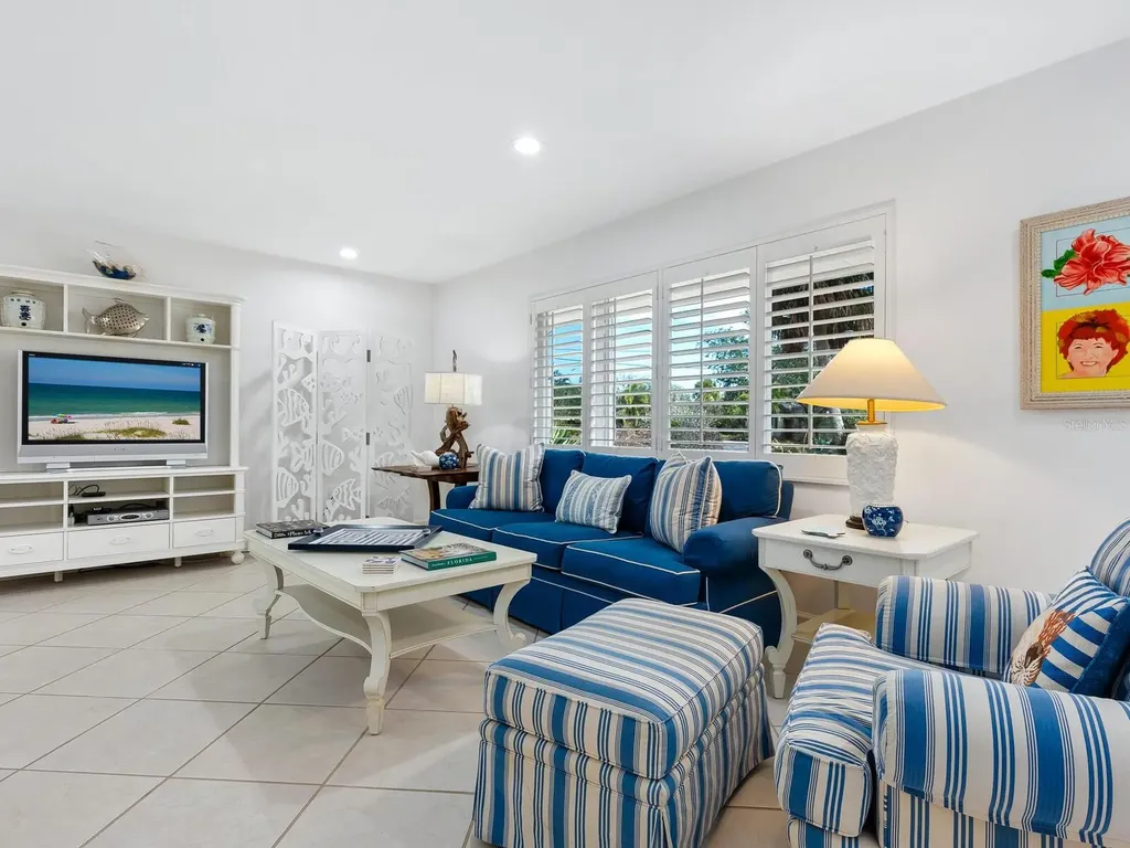 5560 Shadow Lawn Drive Sarasota FL 34242