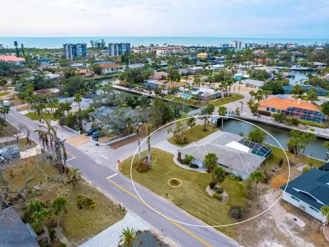 5560 Shadow Lawn Drive Sarasota FL 34242