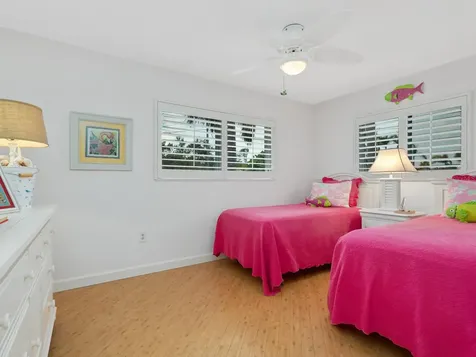 5560 Shadow Lawn Drive Sarasota FL 34242