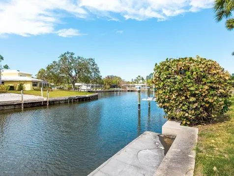 5560 Shadow Lawn Drive Sarasota FL 34242