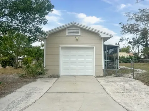 4562 3rd Avenue S St Petersburg FL 33711