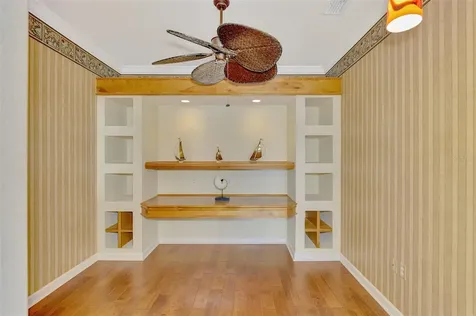 4914 Lakescene Place Sarasota FL 34243