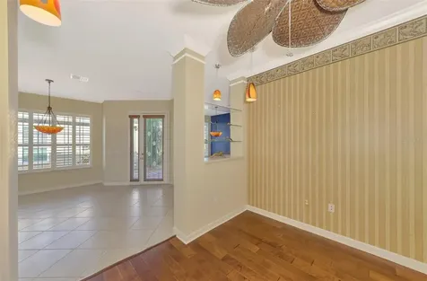 4914 Lakescene Place Sarasota FL 34243