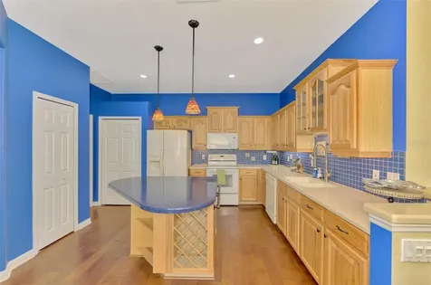 4914 Lakescene Place Sarasota FL 34243