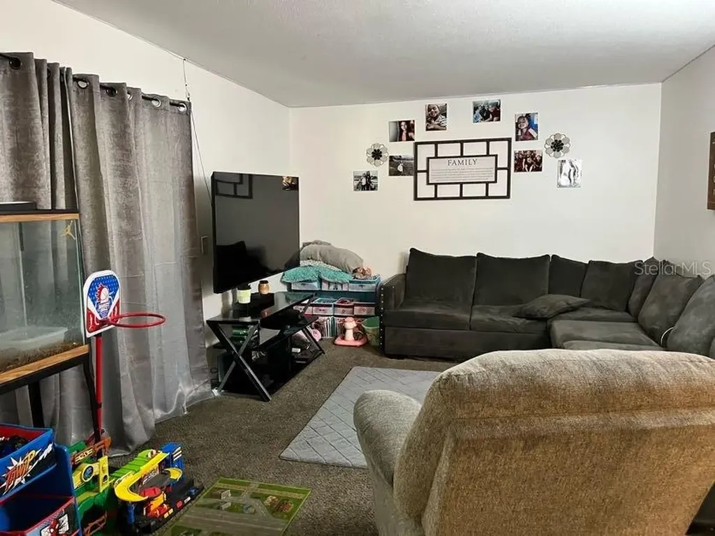 5885 Dahlia Drive Orlando FL 32807
