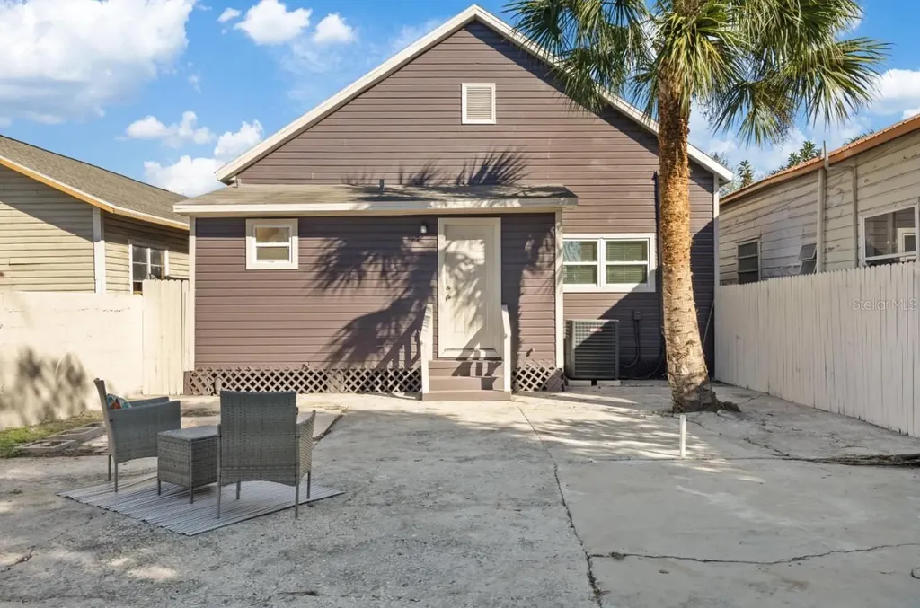 2912 N 16th Street Tampa FL 33605
