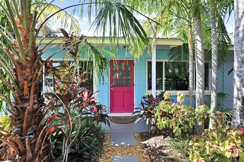 2135 Hyde Park Circle Sarasota FL 34239