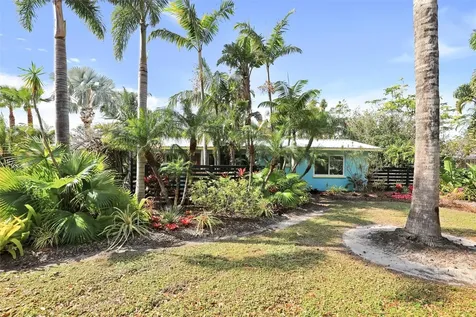2135 Hyde Park Circle Sarasota FL 34239