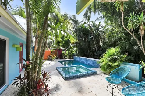 2135 Hyde Park Circle Sarasota FL 34239