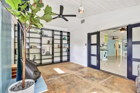 2135 Hyde Park Circle Sarasota FL 34239