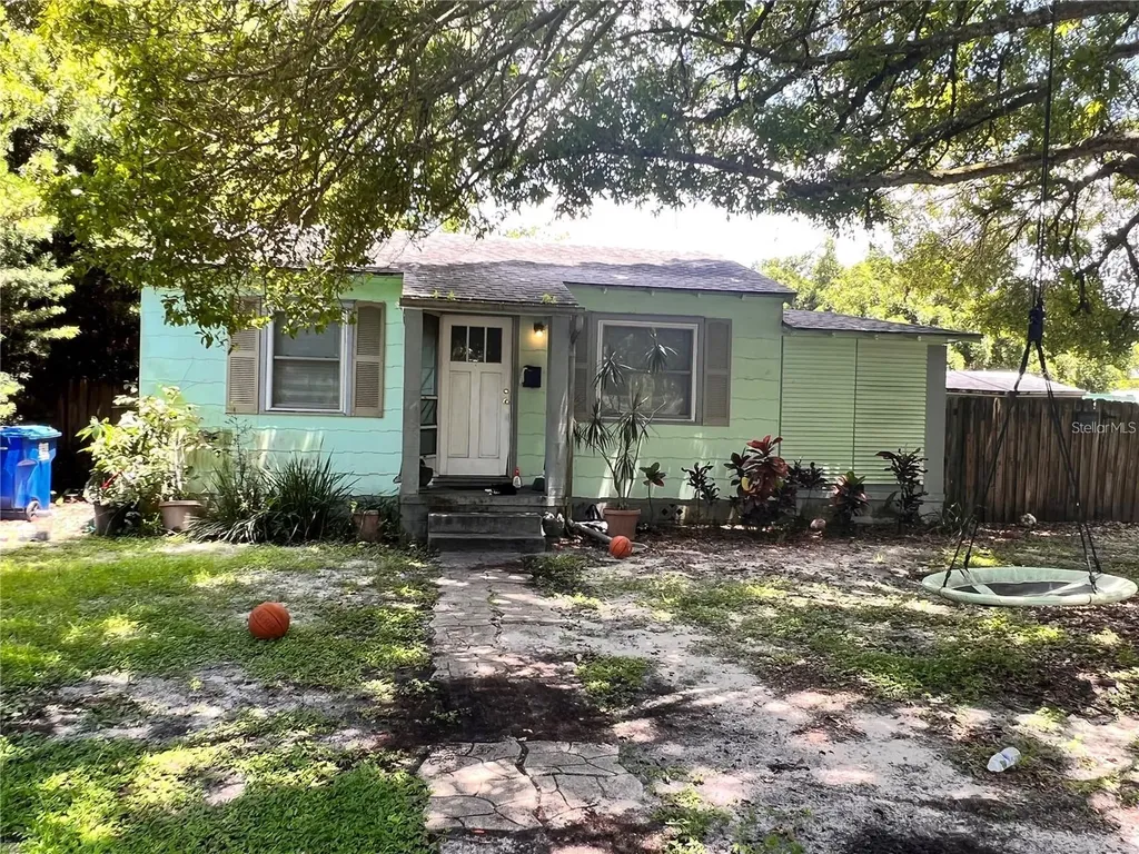 1601 Essex Drive N St Petersburg FL 33710
