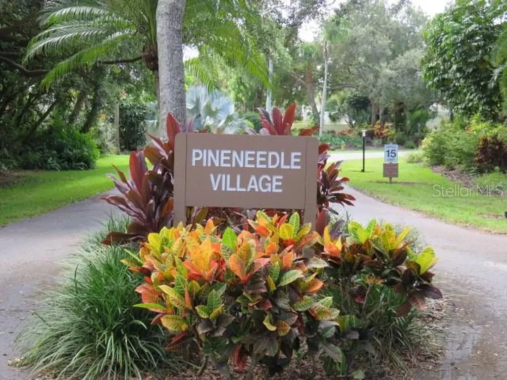 142 Pineneedle Drive Bradenton FL 34210