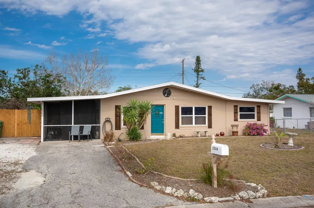 2206 25th Avenue W Bradenton FL 34205