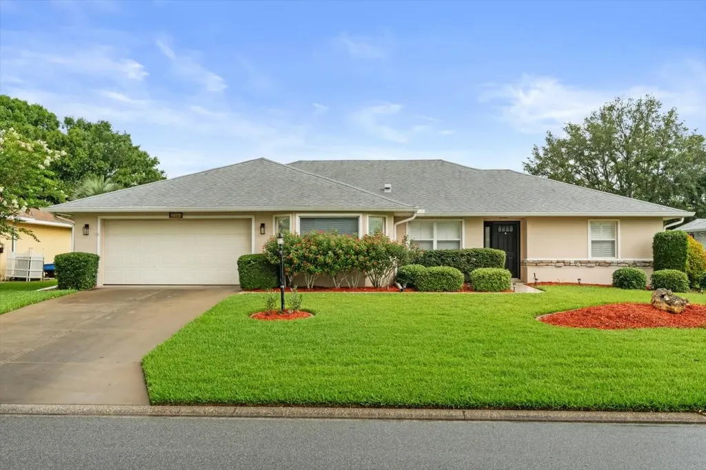 27100 Racquet Circle Leesburg FL 34748