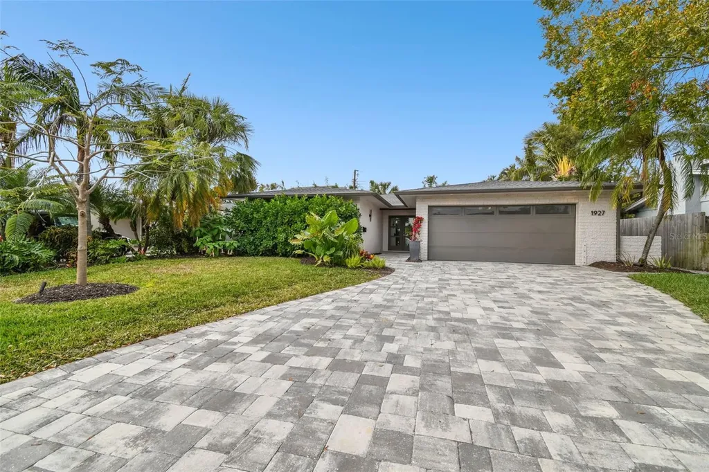 1927 Montana Avenue NE St Petersburg FL 33703