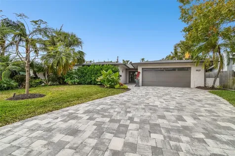 1927 Montana Avenue NE St Petersburg FL 33703