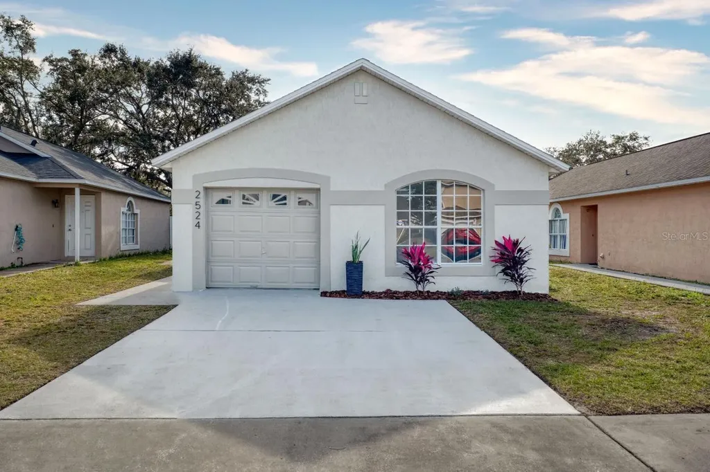 2524 Parsons Pond Circle Kissimmee FL 34743