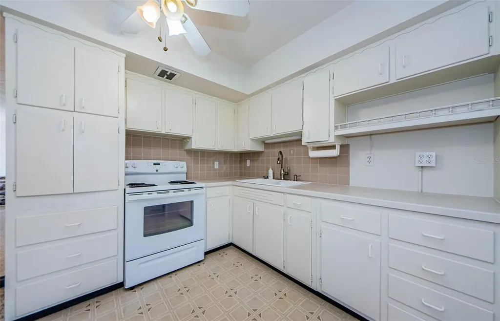 4154 57th Street N Kenneth City FL 33709