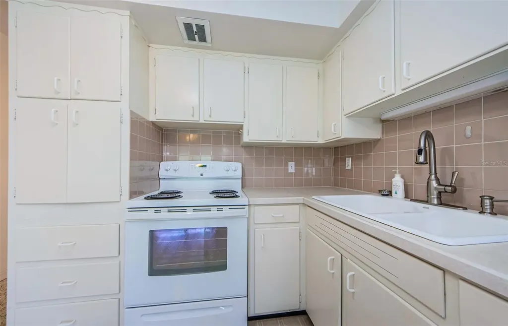 4154 57th Street N Kenneth City FL 33709