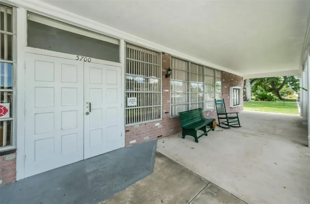 4154 57th Street N Kenneth City FL 33709